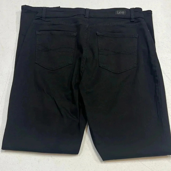 Lee Women's Slimming Fit Rebound Skinny Leg Jean Size 8 Black NWOT - Picture 7 of 8